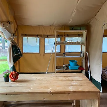 Luxe tent Glamping Safaritent Op Camping De Rimboe *