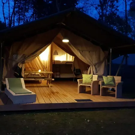 Luxe tent Glamping Safaritent Op Camping De Rimboe Lunteren