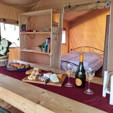 Luxe tent Glamping Safaritent Op Camping De Rimboe Lunteren